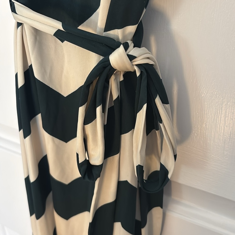 NWOT- Chevron Patterned Dress - Picture 5 of 6